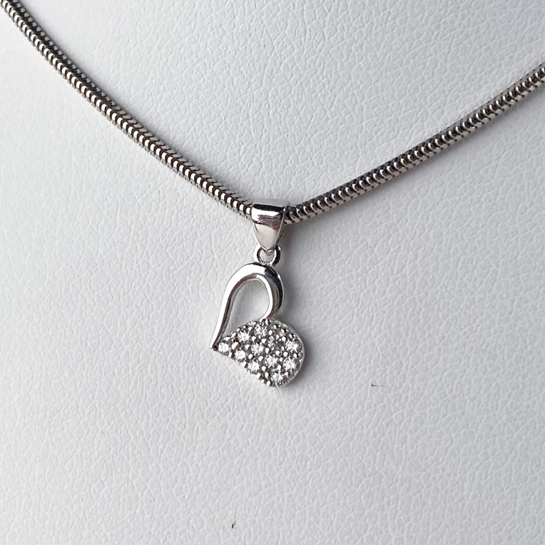 Bílé zlato přívěsek SRDCE se zirkony malé